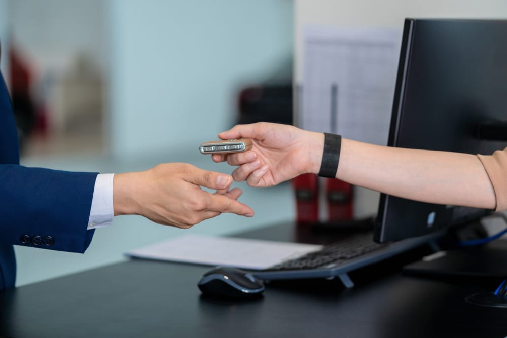 Un(e) réceptionniste / magasinier